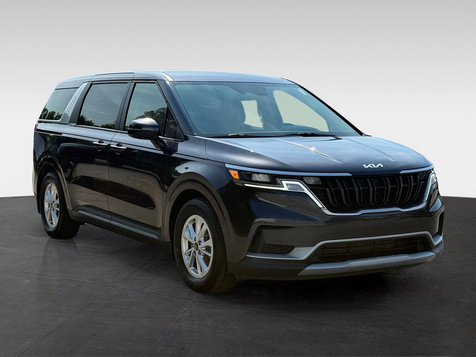 Used 2023 Kia Carnival LX FWD image 3