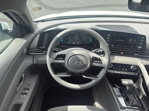 Used 2025 Hyundai Elantra Blue image 21