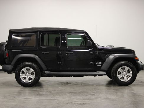 Used 2018 Jeep Wrangler Unlimited Sport S AWD/4WD image 9