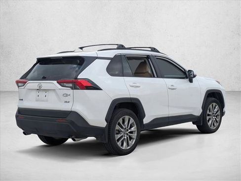 Used 2019 Toyota RAV4 XLE Premium image 5