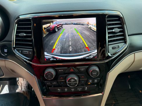 Used 2020 Jeep Grand Cherokee Limited image 28