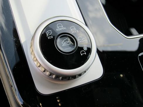 New 2026 Mitsubishi Outlander LE FWD image 28