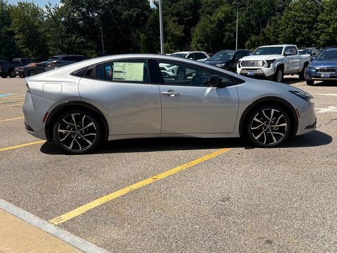 New 2026 Toyota Prius Plug-In Hybrid FWD image 6