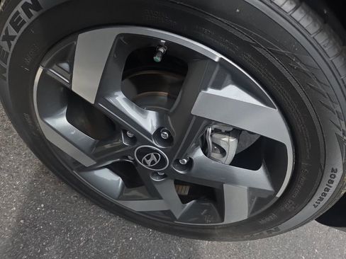 Used 2023 Hyundai Venue SEL w/ Cargo Package image 11