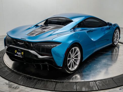 Used 2024 McLaren Artura RWD image 21