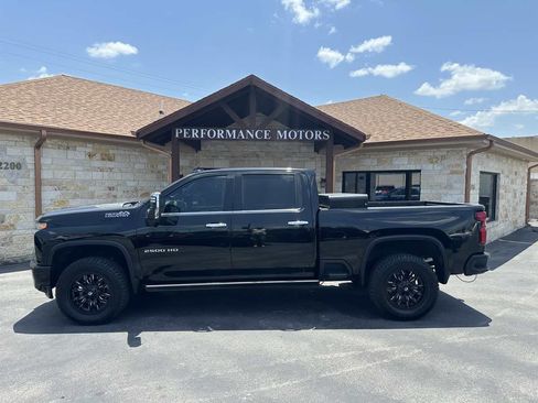 Used 2022 Chevrolet Silverado 2500 High Country w/ Safety Package II AWD/4WD image 2