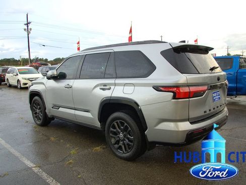 Used 2024 Toyota Sequoia Platinum AWD/4WD image 3