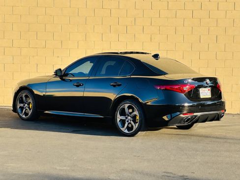 Used 2017 Alfa Romeo Giulia AWD image 5