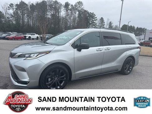 Used 2023 Toyota Sienna XSE image 6