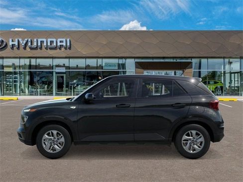 New 2026 Hyundai Venue SE image 3