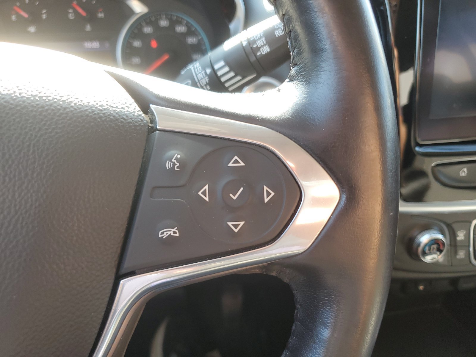 Used 2020 Chevrolet Traverse LT w/ Driver Confidence II Package AWD/4WD image 23