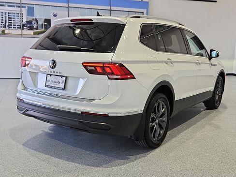 Certified 2023 Volkswagen Tiguan SE image 3