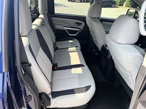 Used 2020 Nissan Titan SV w/ SV Convenience Package RWD image 16