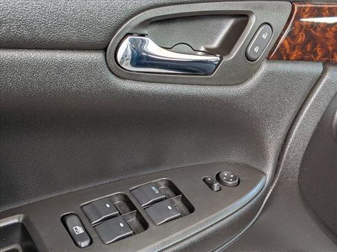 Used 2016 Chevrolet Impala LT image 6