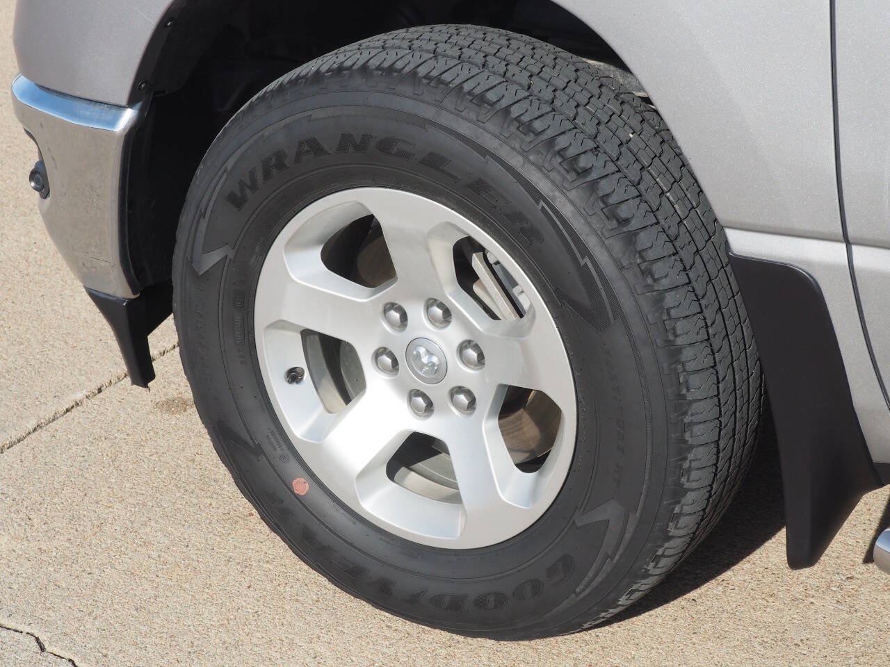 Used 2020 RAM 1500 Big Horn AWD/4WD image 4