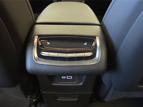 Used 2025 Cadillac XT6 Premium Luxury image 25