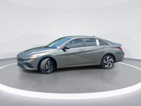 Certified 2025 Hyundai Elantra SEL FWD image 1