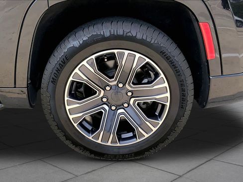Used 2024 Jeep Wagoneer Series II w/ Flexible Seating Group AWD/4WD image 11