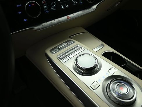 Used 2023 Genesis GV70 2.5T w/ Advanced Package image 18