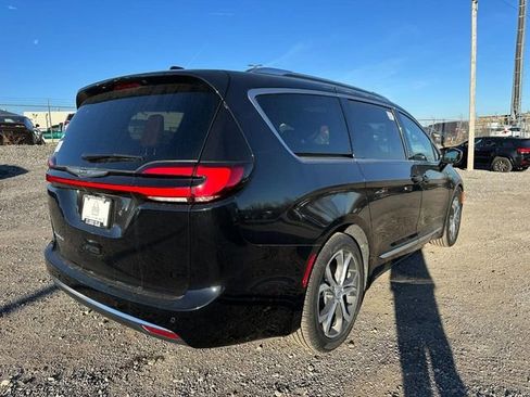 New 2026 Chrysler Pacifica Pinnacle FWD image 3