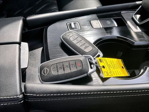 Used 2023 Nissan Rogue Platinum w/ Platinum Premium Package FWD image 15
