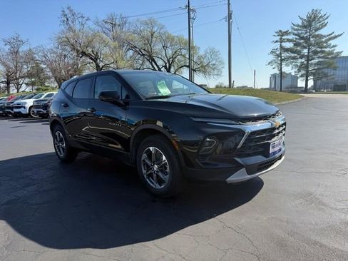Used 2025 Chevrolet Blazer LT image 9