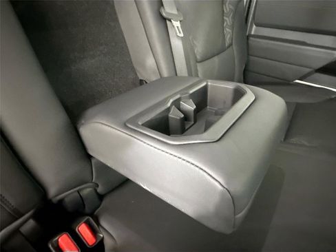 Used 2024 Toyota Tundra Limited image 39