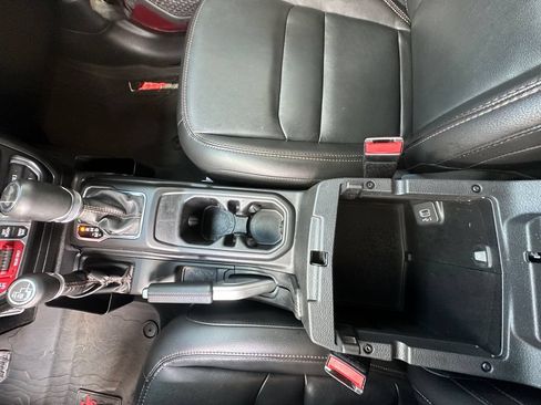 Certified 2022 Jeep Wrangler Unlimited Rubicon AWD/4WD image 11
