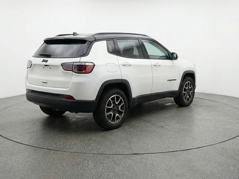 Used 2025 Jeep Compass Trailhawk AWD/4WD image 9