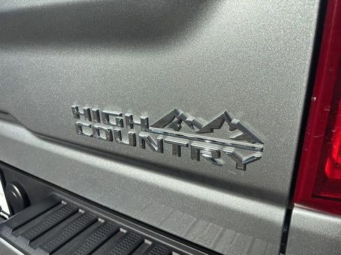 Used 2024 Chevrolet Silverado 2500 High Country w/ Technology Package AWD/4WD image 18