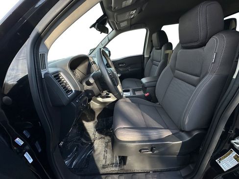 Used 2024 Nissan Frontier SV image 9