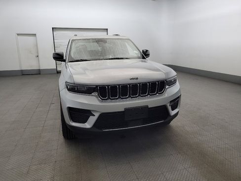 Used 2023 Jeep Grand Cherokee Laredo image 14