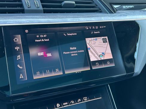 Used 2022 Audi e-tron Premium Plus w/ Premium Plus Package image 25