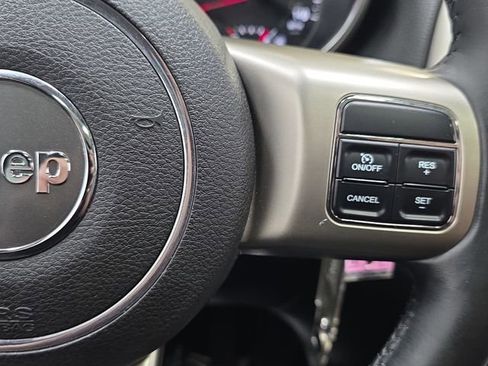 Used 2011 Jeep Grand Cherokee Limited AWD/4WD image 17