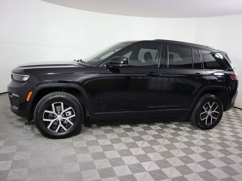 Used 2023 Jeep Grand Cherokee Limited image 8