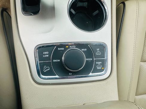 Used 2014 Jeep Grand Cherokee Overland w/ Advanced Technology Group image 19