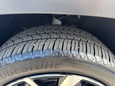 Used 2024 Volkswagen Atlas SEL Premium R-Line AWD/4WD image 27
