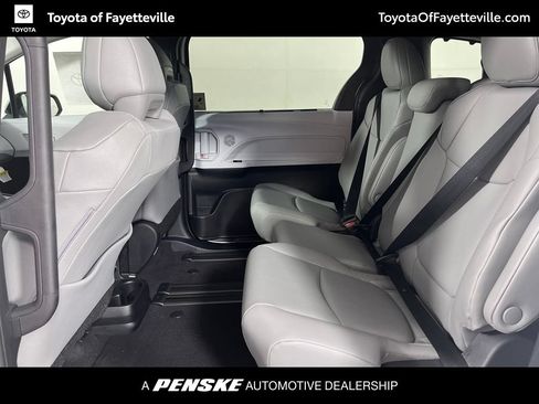 Used 2026 Toyota Sienna XLE FWD image 24