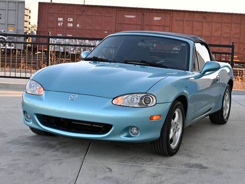 Used 2002 MAZDA MX-5 Miata image 3