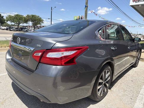 Used 2017 Nissan Altima 2.5 SV FWD image 3