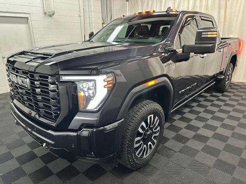 Used 2025 GMC Sierra 2500 Denali Ultimate AWD/4WD image 4