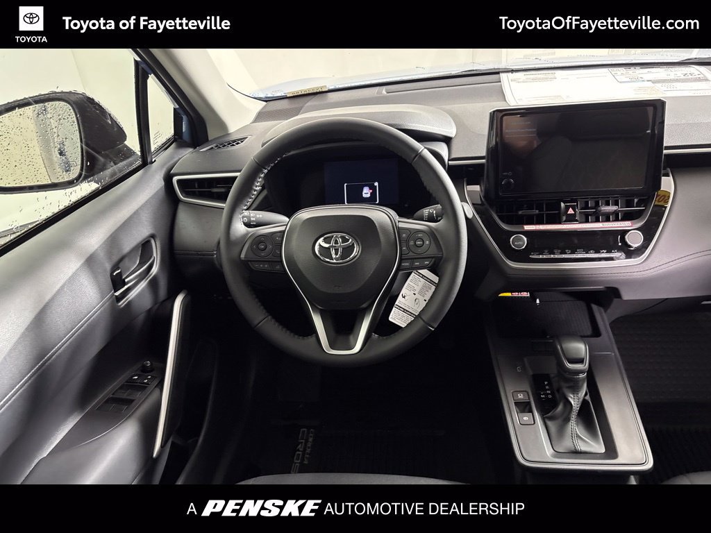 Used 2026 Toyota Corolla Cross LE FWD image 2