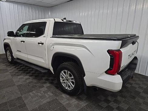 Used 2022 Toyota Tundra SR5 w/ SR5 Convenience Package AWD/4WD image 10