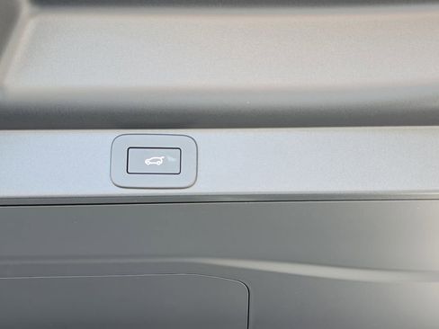 New 2026 Land Rover Range Rover SE image 13