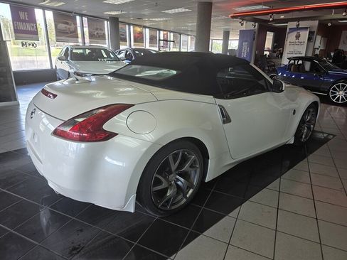 Used 2015 Nissan 370Z Touring Sport RWD image 5