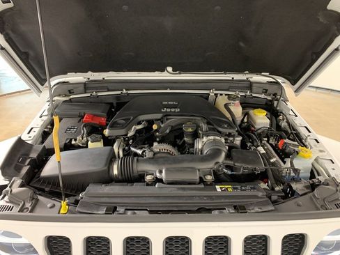 Used 2019 Jeep Wrangler Unlimited Sahara w/ Quick Order Package 24M Moab image 40