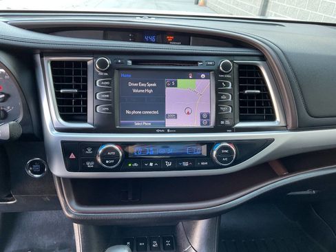 Used 2015 Toyota Highlander XLE image 19