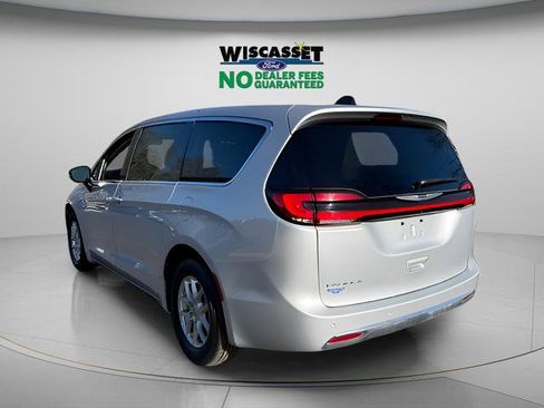 Used 2024 Chrysler Pacifica Touring-L FWD image 24