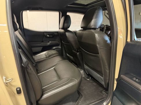 Used 2016 Toyota Tacoma TRD Off-Road image 22