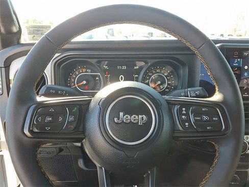 Used 2024 Jeep Gladiator Sport image 15